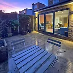 Modern Margate Maisonette Close To Beach By Adliv