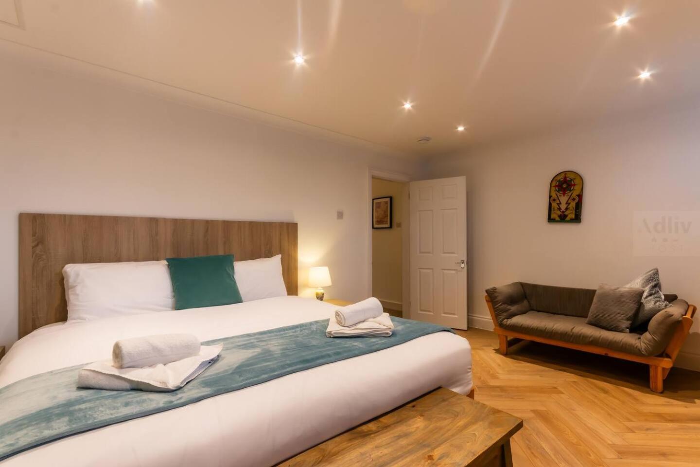 Modern Maisonette Close To By Adliv Holiday home